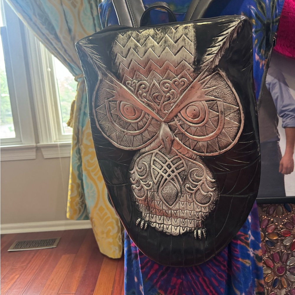 Black and Silver Owl Backpack - Picture 1 of 5